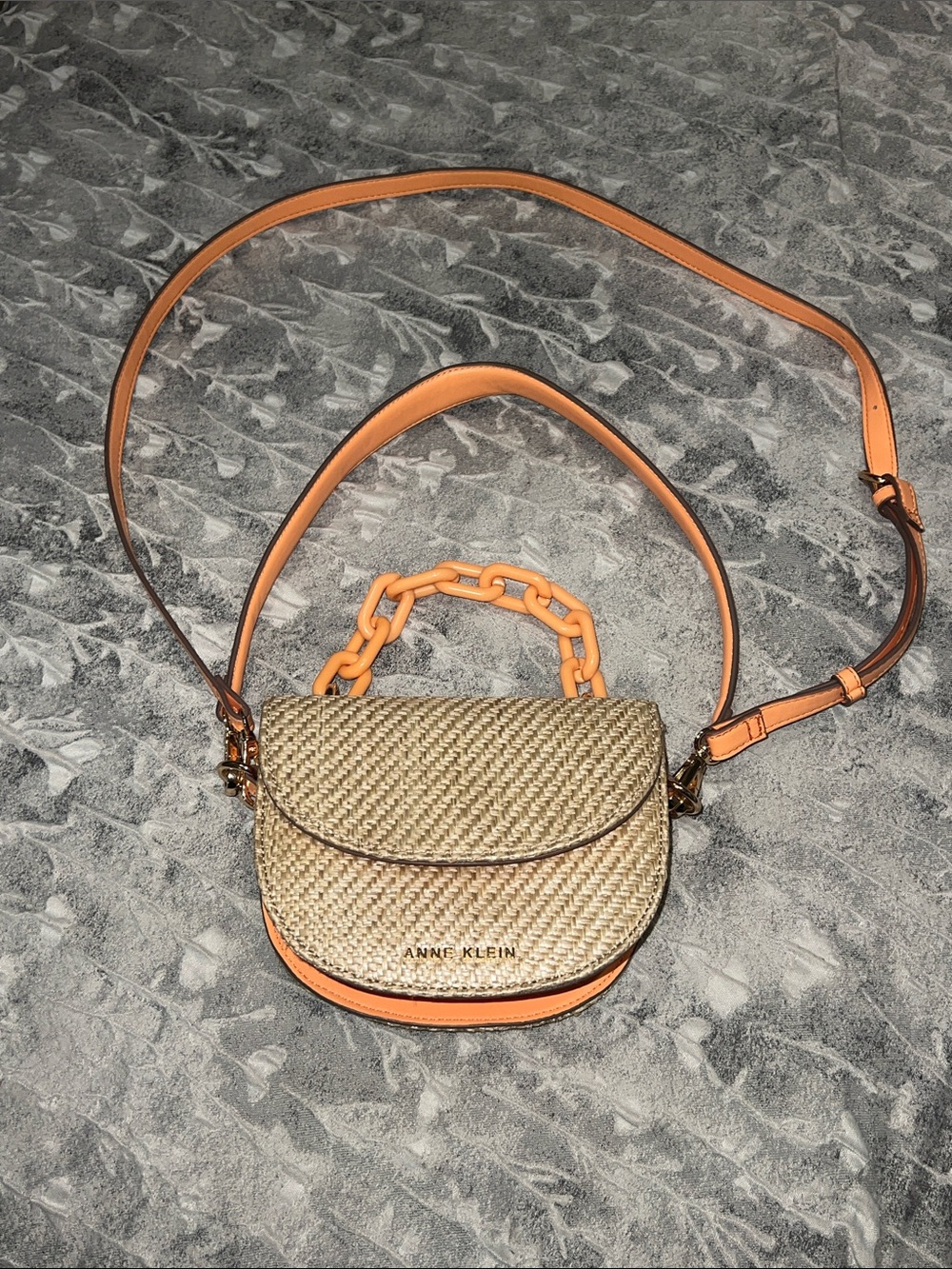 Anne Klein Mini Saddle Straw Crossbody w/ Peach/Coral Straps - Picture 9 of 10